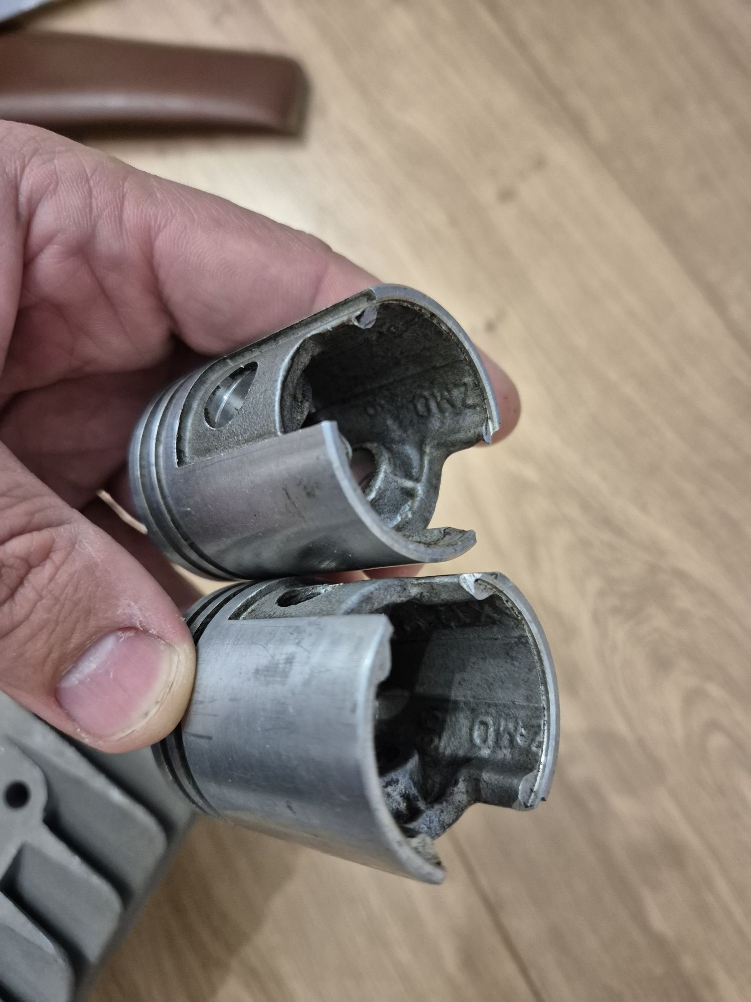 Cylinder fi 40 ZMD Dezamet + 2 tłoki + 4 pierścienie NOWY ROMET