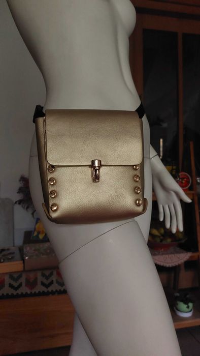 złota torebka biodrowa My Mo at Night nerka minimalistyczna igła