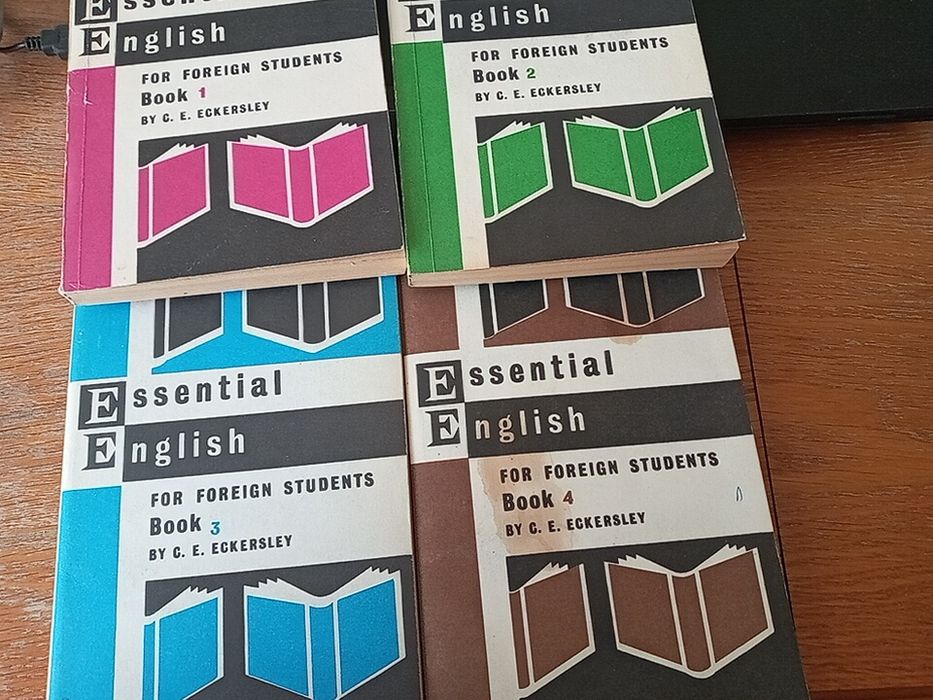 Продам  комплект из четырёх книг, для изучения английского языка.