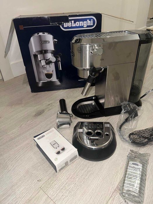 Кавовамашина Delonghi EC 685.M (ріжкова )