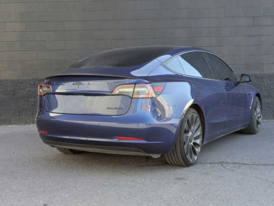 Tesla Model 3 Performance      2021