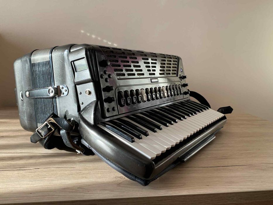 Roland Fr 7 akordeon cyfrowy