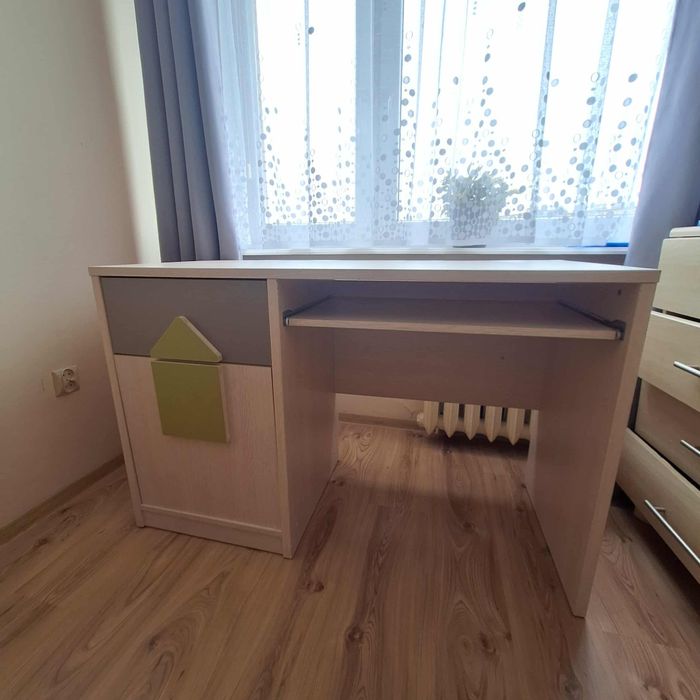 Sprzedam biurko młodzieżowe