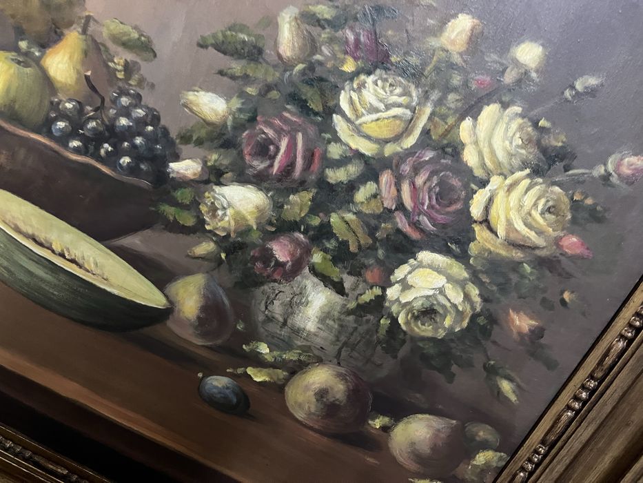 Quadro com moldura dourada