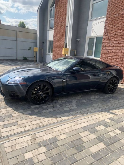 Ягуар XKR можливий обмін на нерухомість або позашляховик