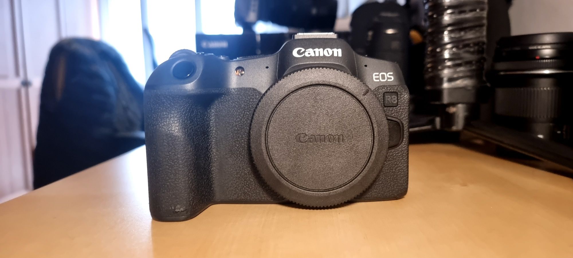 Canon R8 com 6 meses Garantia até Agosto 2026