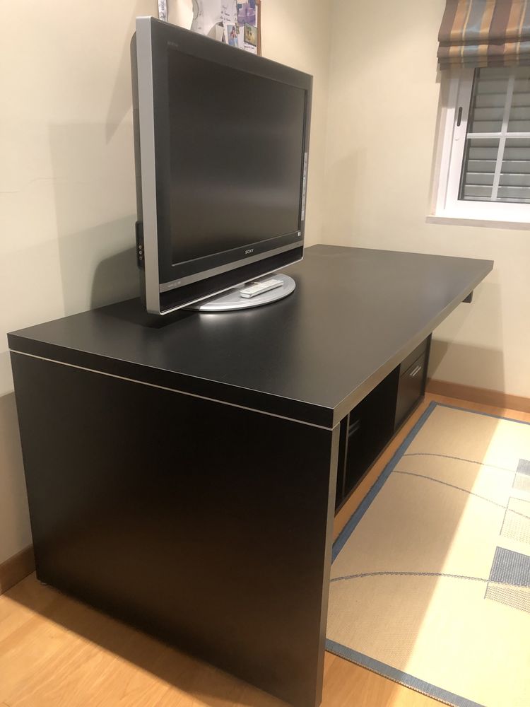 Secretaria preta com modulo de gavetas e em L