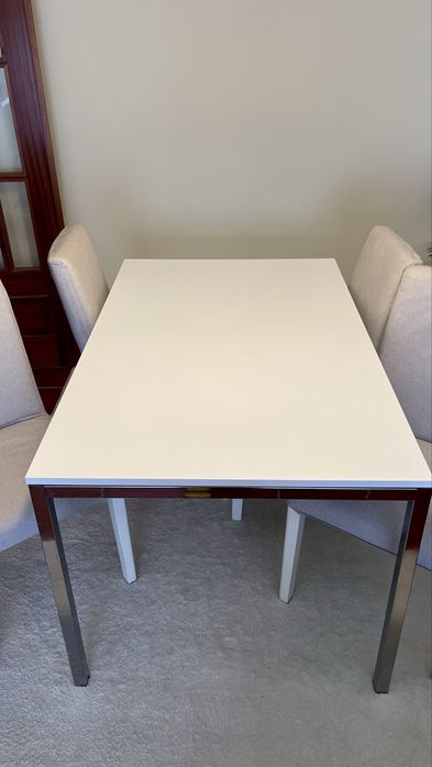 Conjunto mesa + 4 cadeiras sala