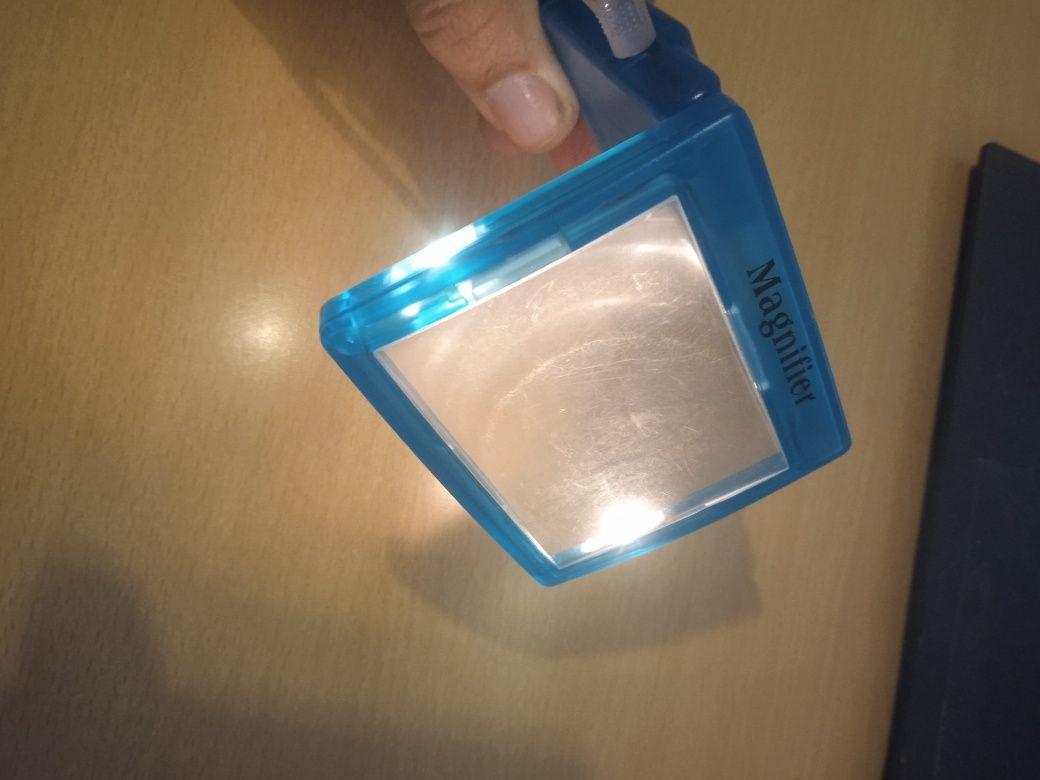 Lupa com luz para Game Boy Color