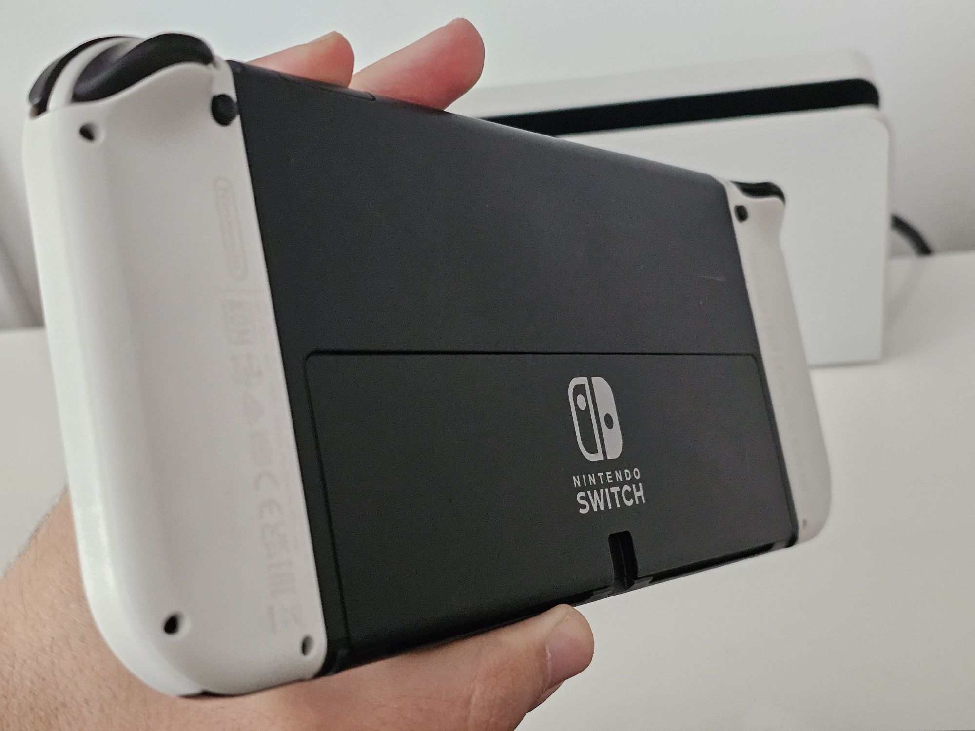 Nintendo Switch OLED 64GB + acessórios