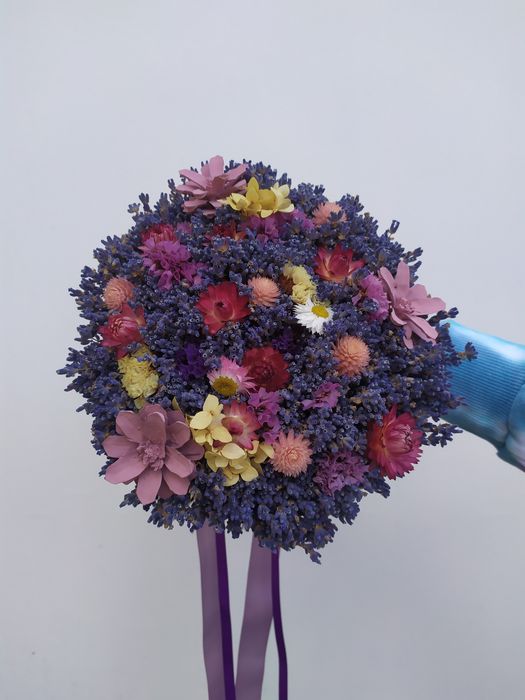 Букет из сухоцветов и лаванды.