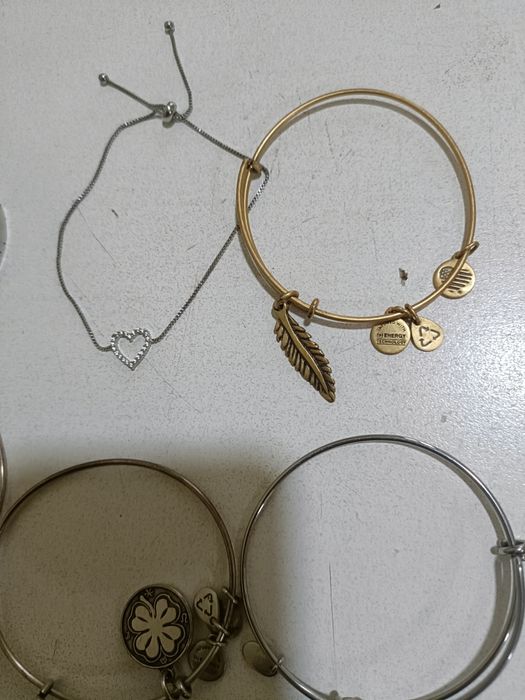 Lote 8 pulseiras de senhora