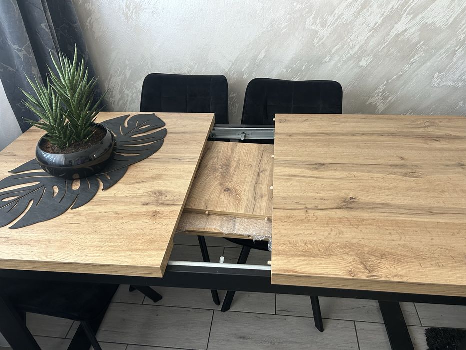 Zestaw stół i 6 krzeseł. Loft.