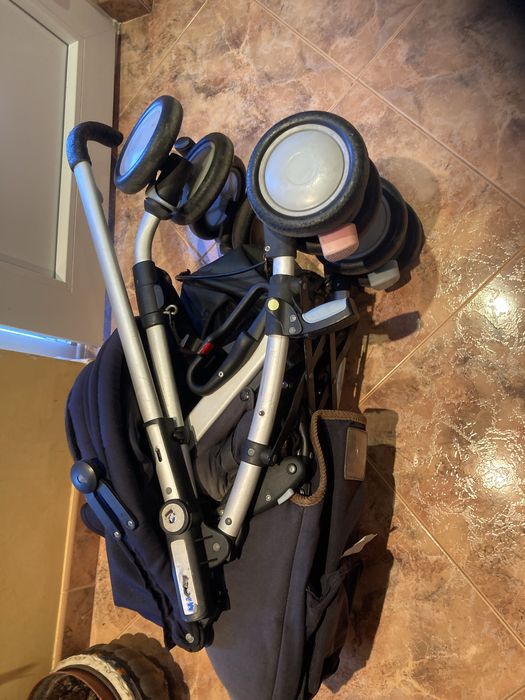 Carrinho de bebé em bom estado