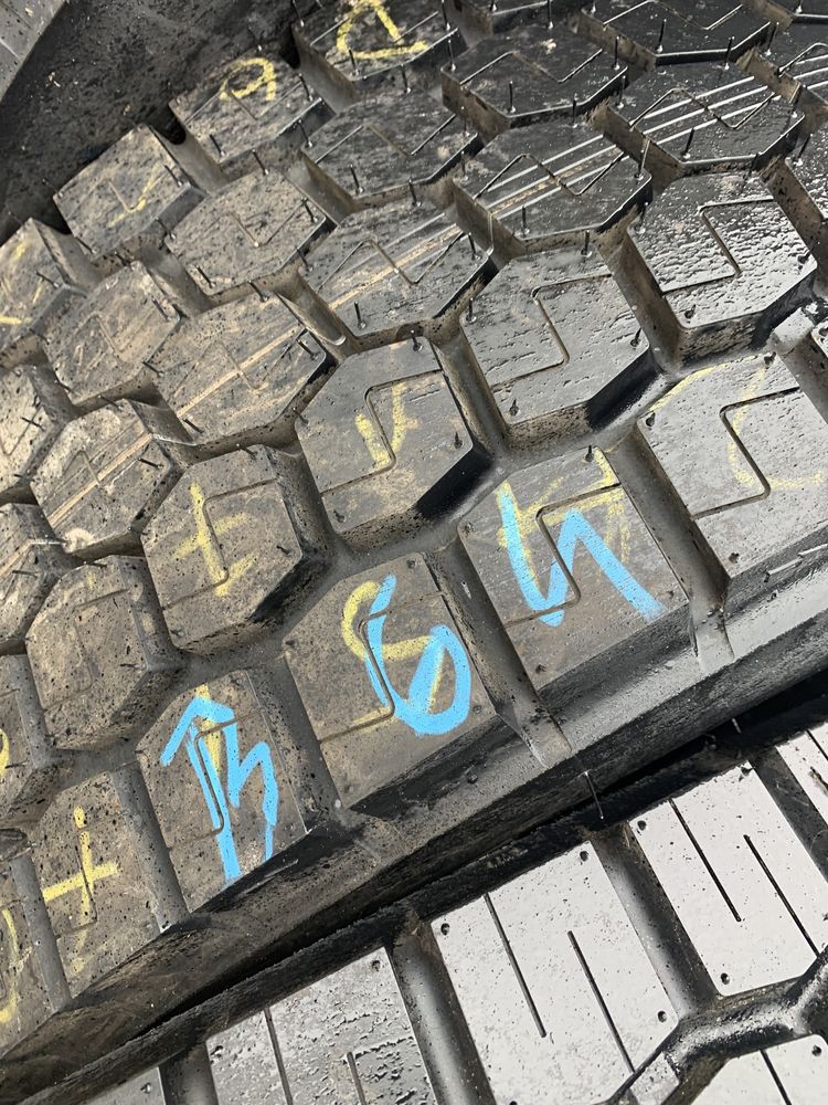 B64. 245/70/17,5 Firestone FD611