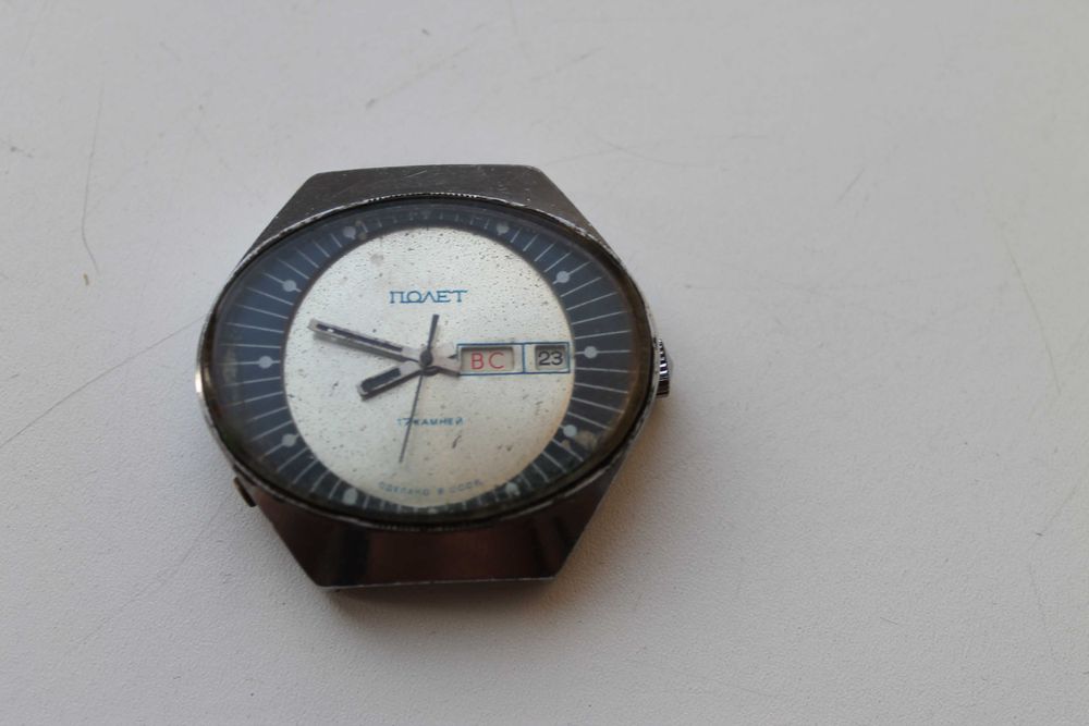 часы полет стадион