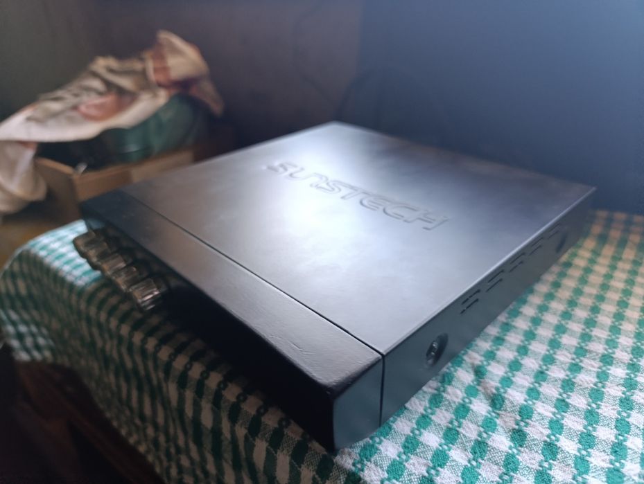 Mini amplificador de potência digital, em muito bom estado.