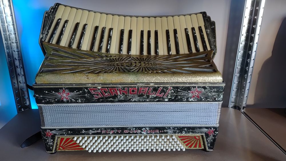 Akordeon Scandalli Scott Wood Four 120 Musette