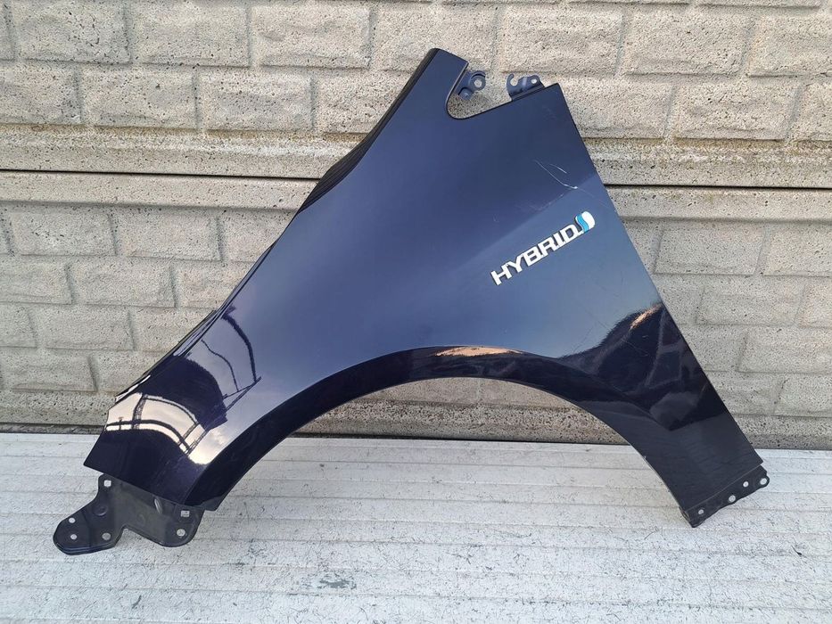 COROLLA E21 HB KOMBI BŁOTNIK LEWY PRZÓD