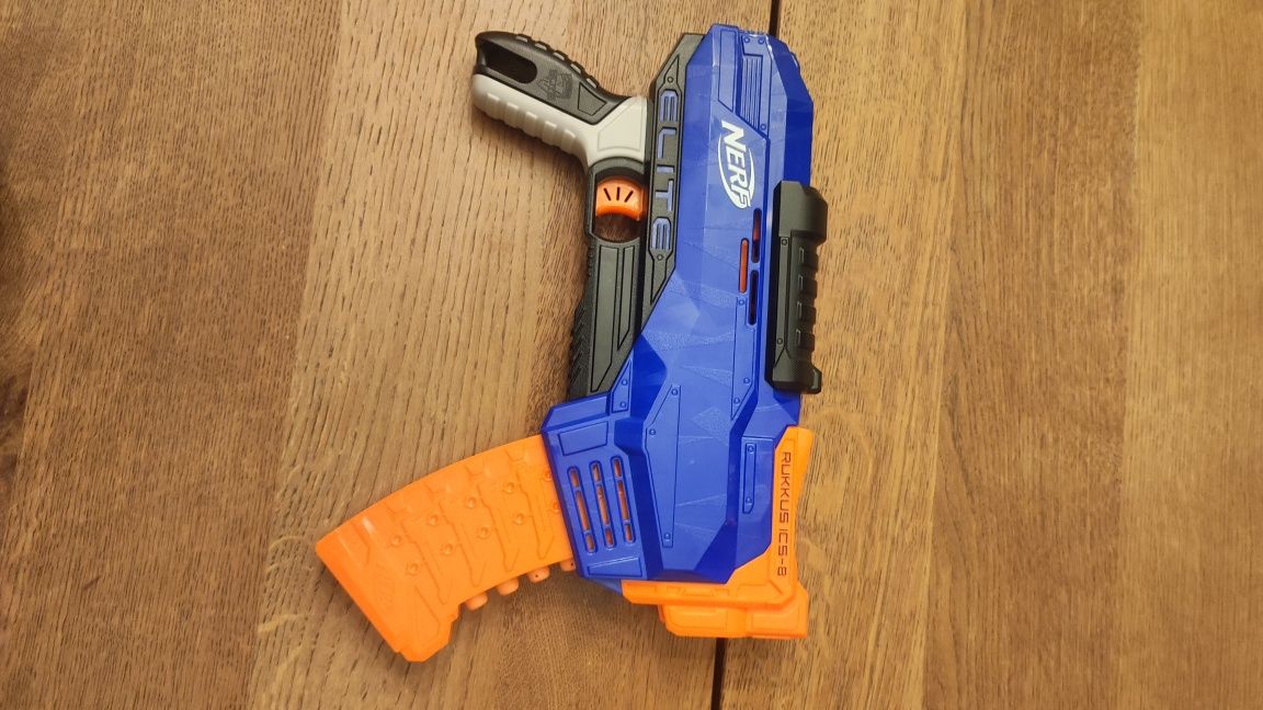 Pistolas Nerf conjunto de quatro em ótimo estado