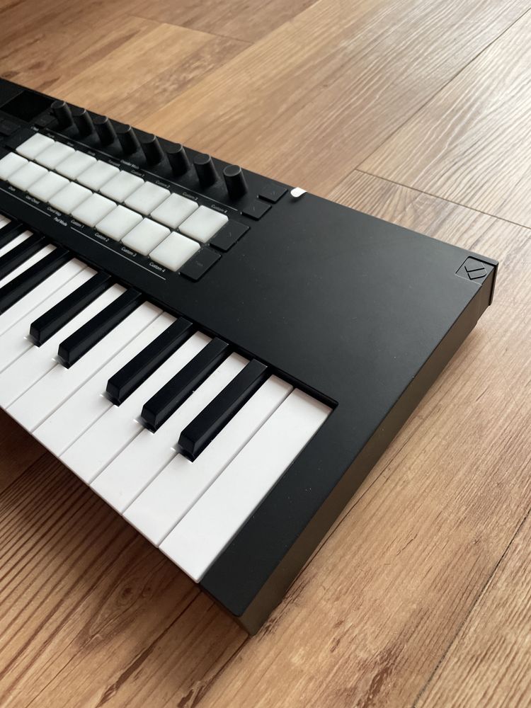 Novation Launchkey 37 mini mk4