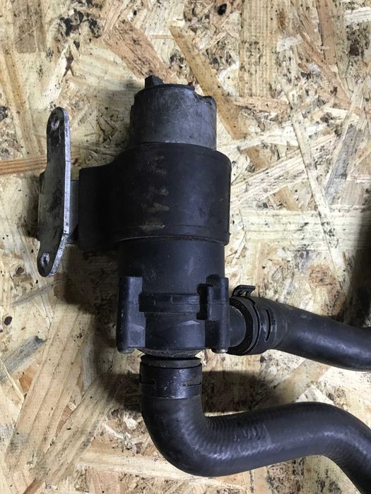 Помпа насос води клапан кран пічки Mercedes W210 Vito W638 W202