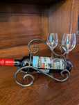 Mosiężny stojak na wino