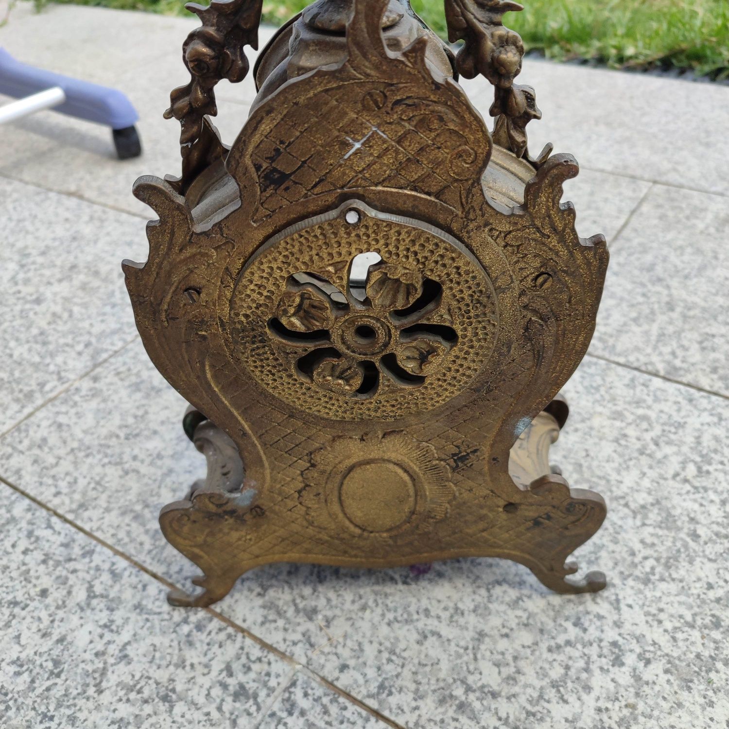 Relógio antigo em cobre