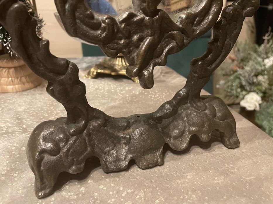 Stare lustro z brązu