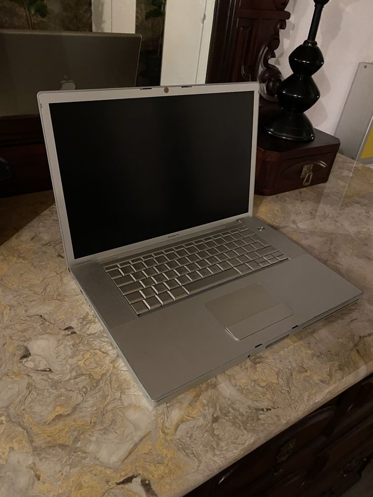 Apple 15" Macbook Pro 2006