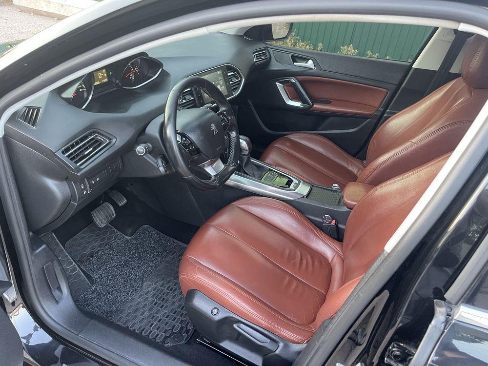 Продам Peugeot 308 двухлитровый дизель 2015 г.