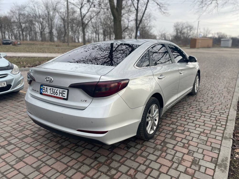 Продам авто Hyundai Sonata 2015 автомат газ 2.0