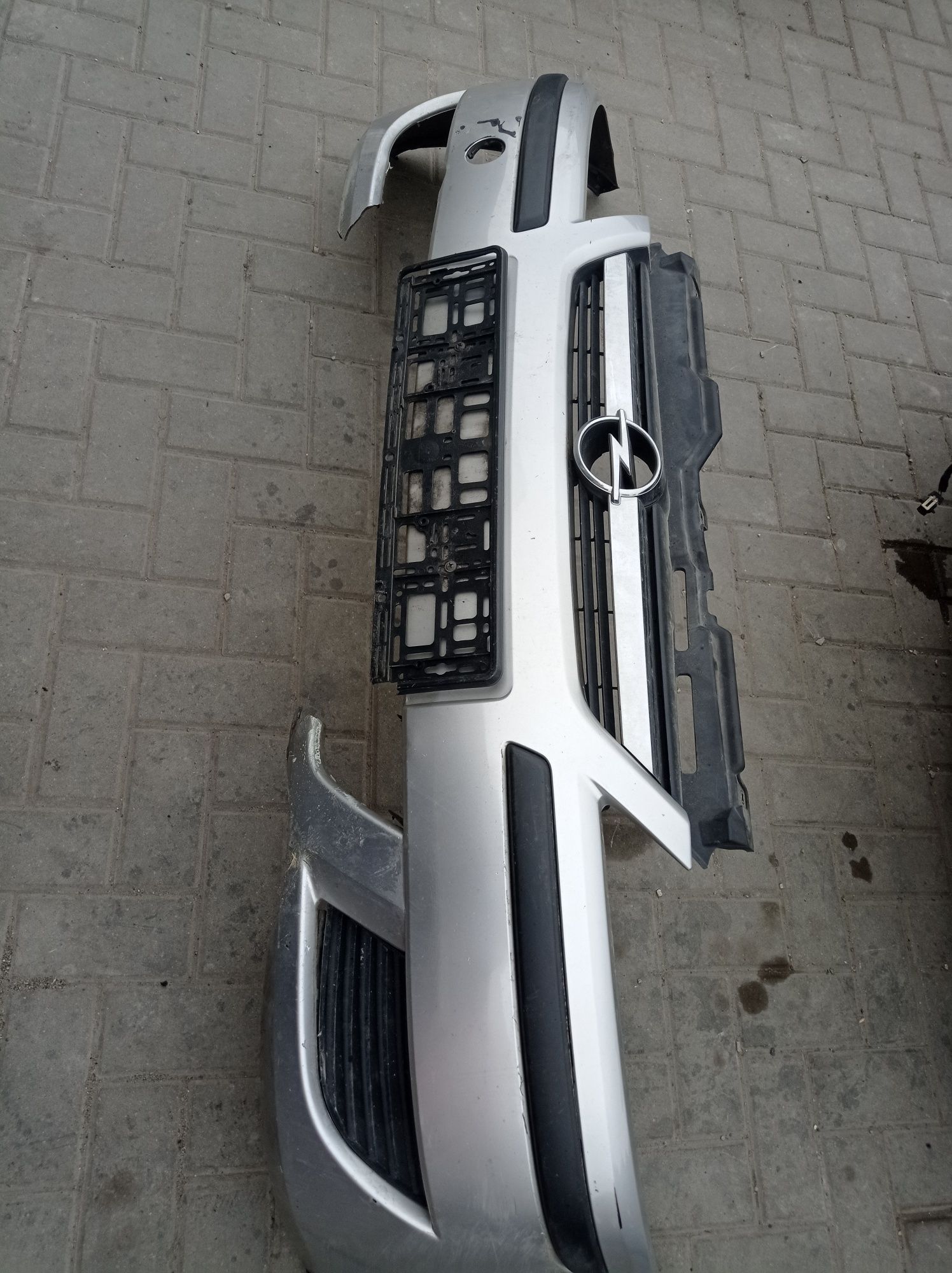 Zderzak przód opel corsa c 1.0 benzyna kod z157