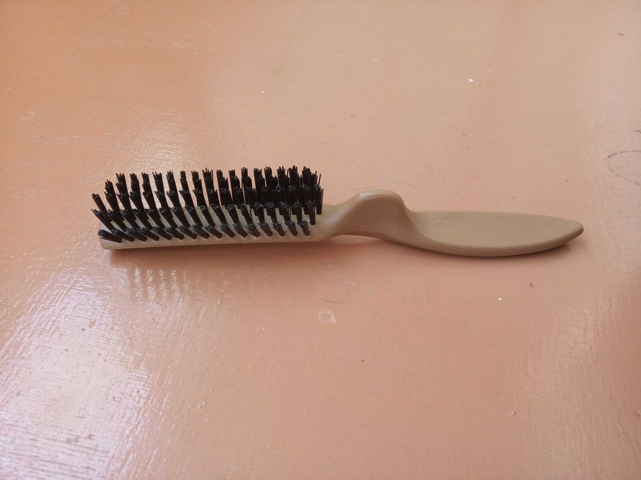 Щітка з пластиковою щетиною