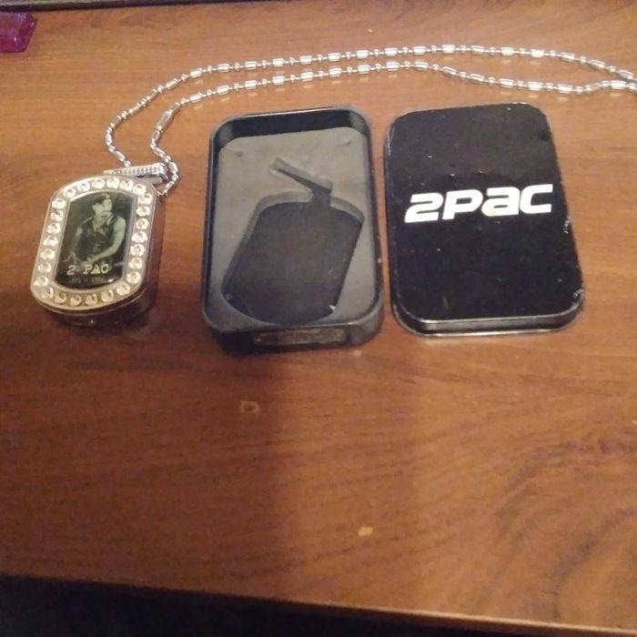 wisior/zapalniczka 2PAC