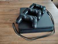 PlayStation 4 z trzema padami plus Fifa