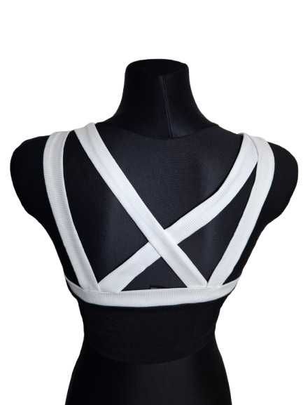 Czarny crop top z krzyżem (490)