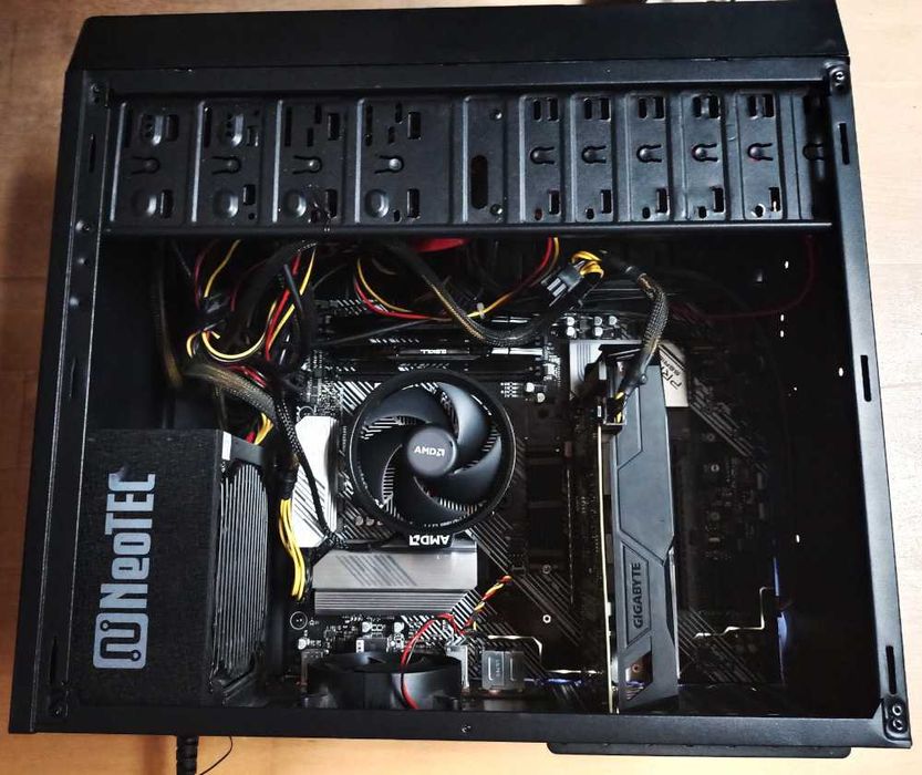 Komputer Ryzen 5 5600x RX560 16GB 512GB Asus B550 z monitorem i klaw.