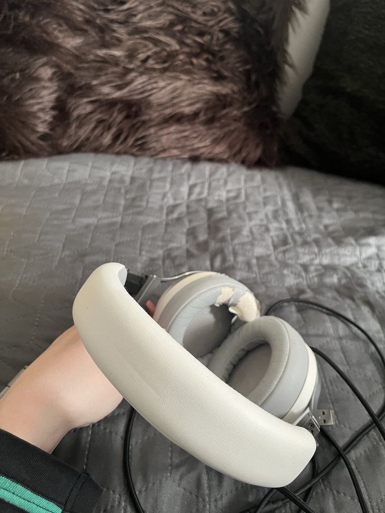 Sluchawki corsair virtuoso rgb wireless white