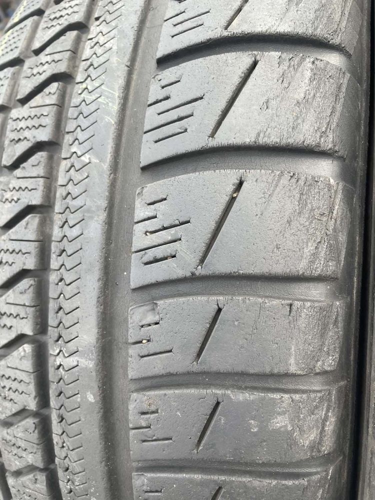 Шини  205/70 R15 Vredestein 5,8-5,5мм 205 70 15