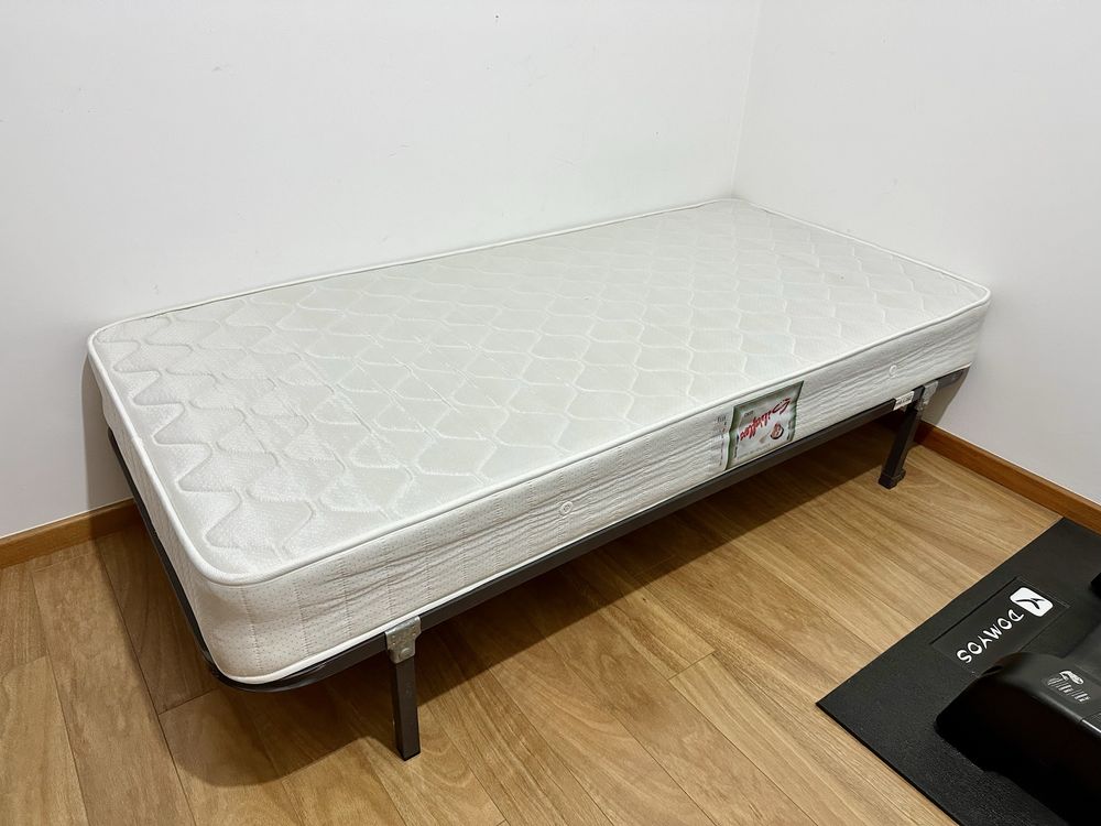 Cama: colchão + estrado = 100€