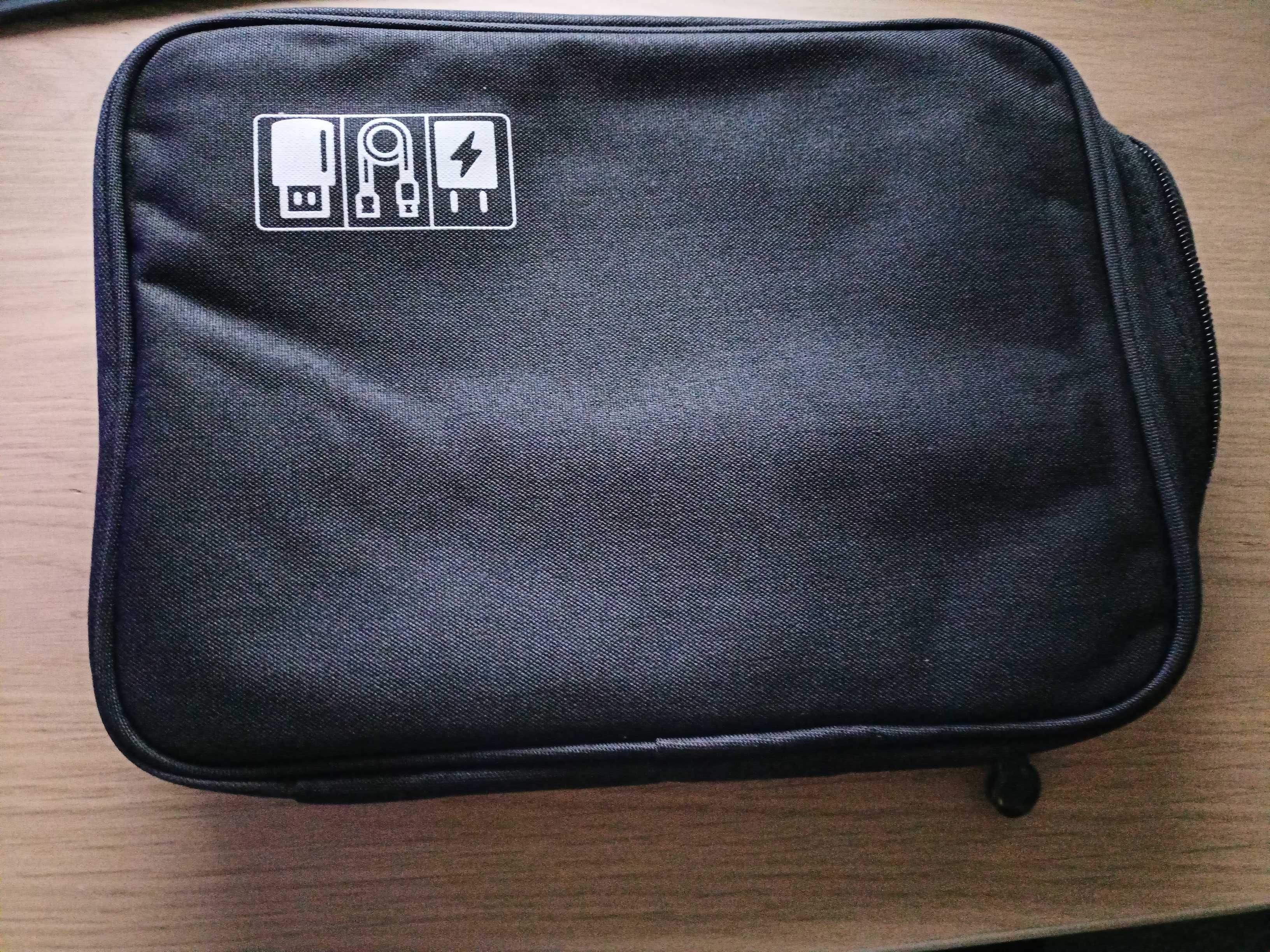 Etui na ładowarki pendrive kable itp..