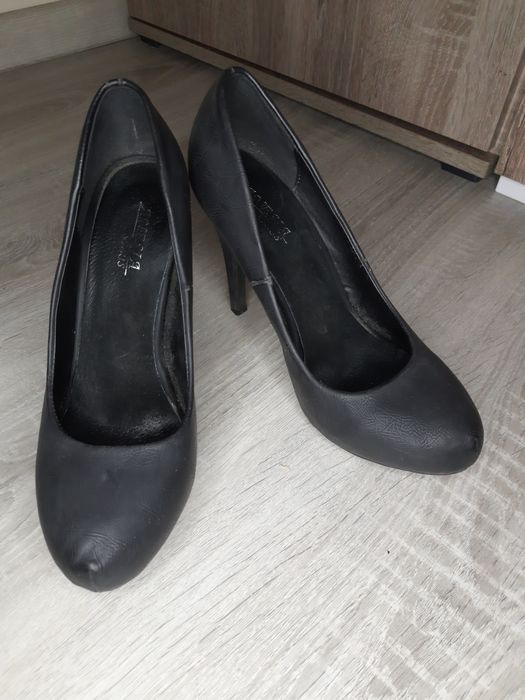Eleganckie skórzane czarne buty na obcasie