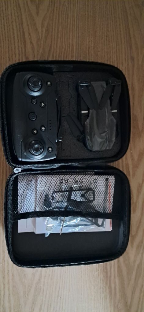 Dron Packglk E99 ETUI + 2 Kamery LED