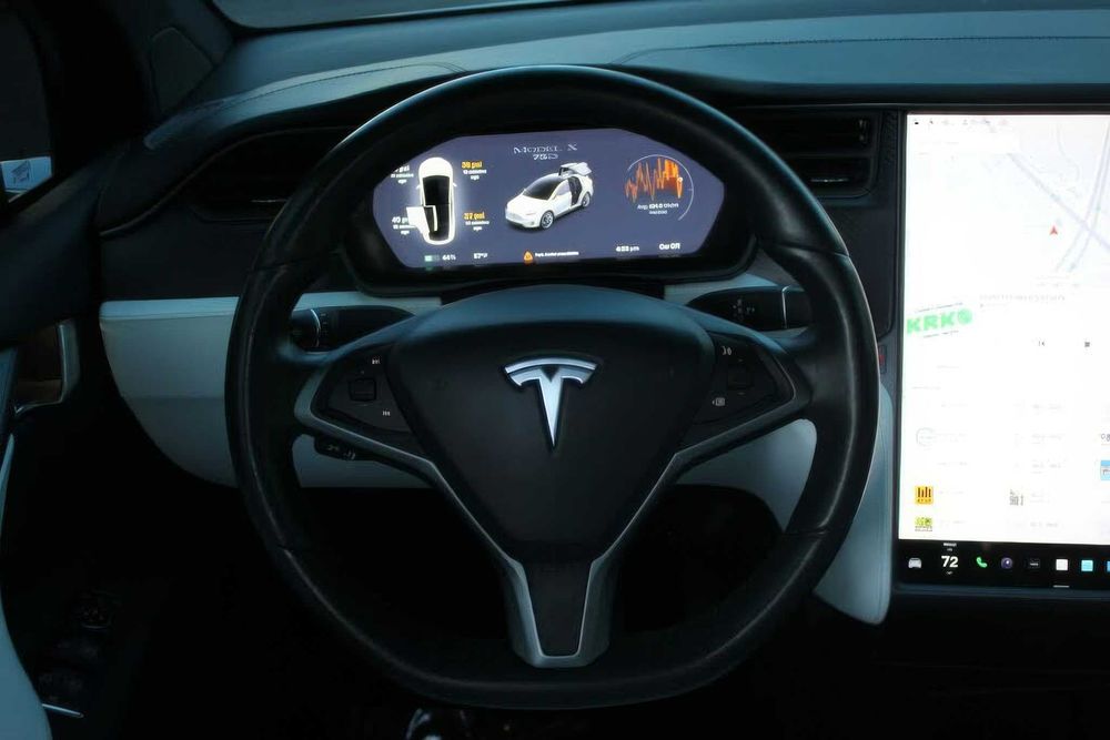 Tesla Model X 75D      2018