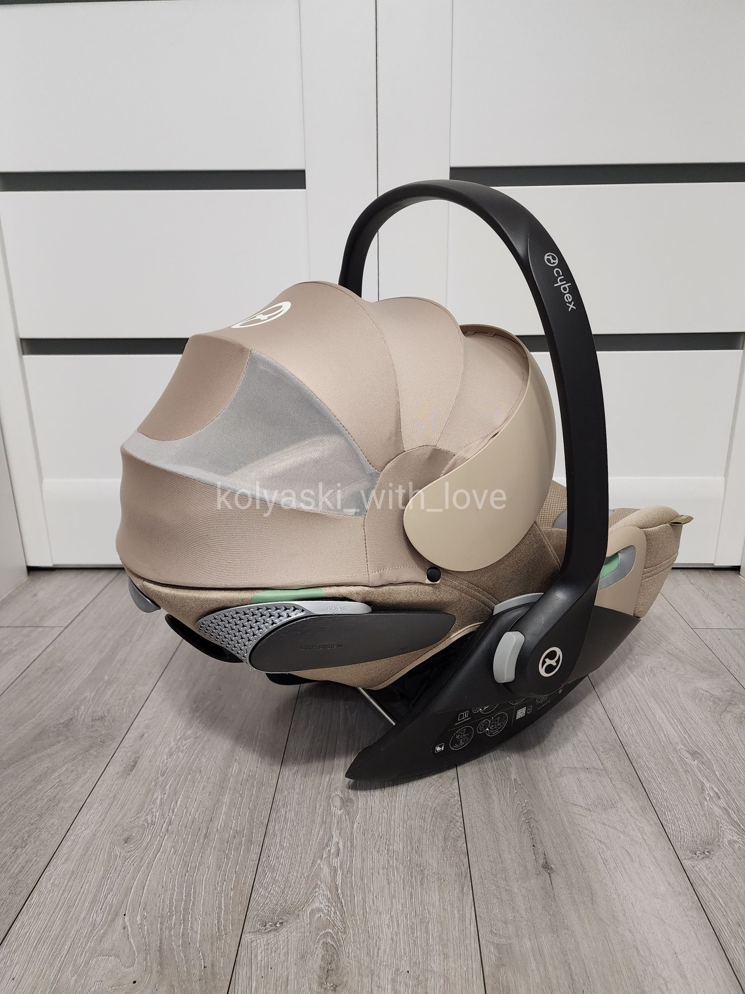 Розкладне автокрісло Cybex Cloud T plus i-size Сайбекс Клауд бежеве