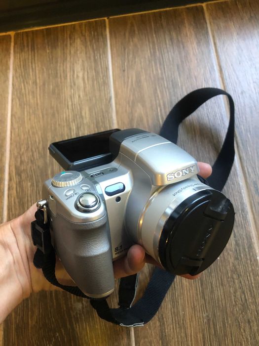 Máquina Fotográfica Sony DSC-H9 + Lente Carl Zeiss 31–465mm f/2.7–4.5
