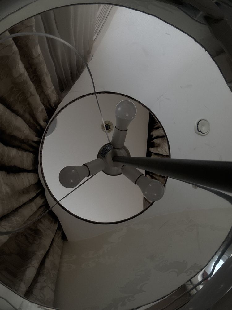Lampa stojaca wzór różano paskowany