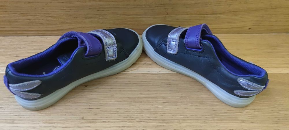 Jak nowe 25 26 Clarks skóra buty sportowe adidasy dla dziewczynki