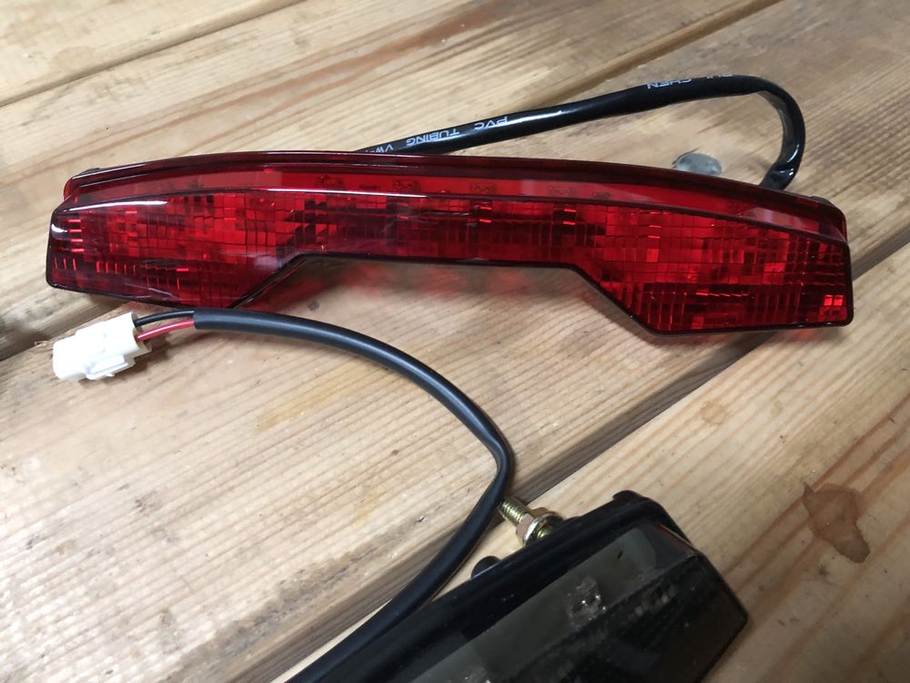 Suzuki Ltr 450 Quad Lampa Tył Tylna Led Czerwona Ciemna Dymiona Jasna